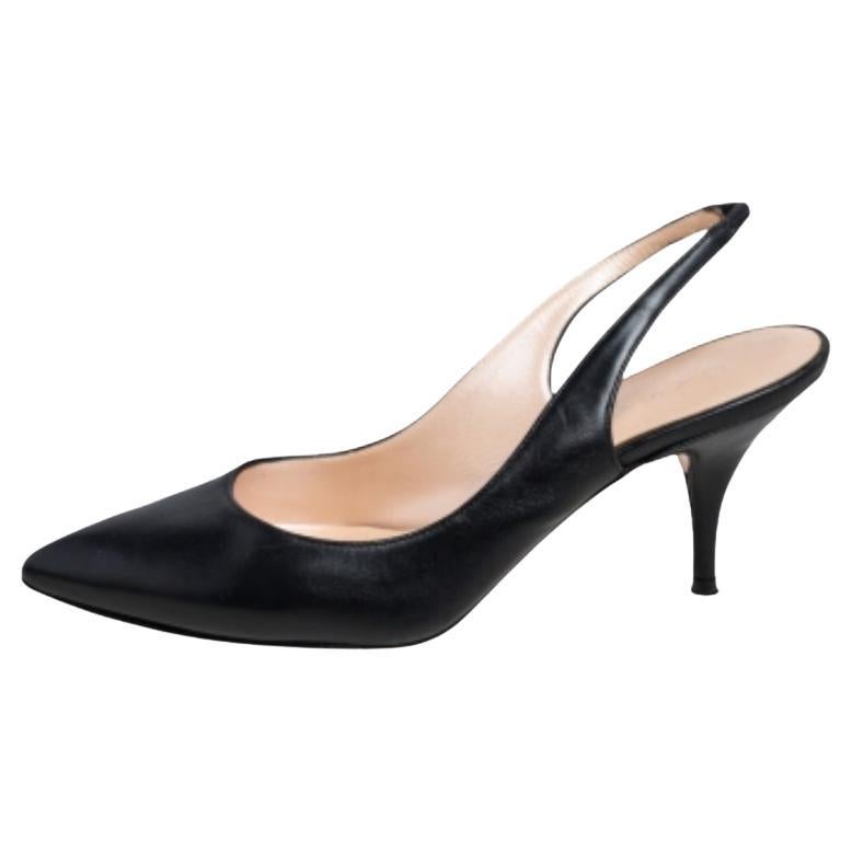Casadei Schwarze Leder Pumps mit spitzer Zehe und Slingback Größe 35.5
