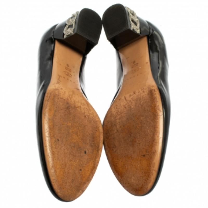 Casadei Black Patent Leather Block Heel  Pumps Size 39 In Good Condition For Sale In Dubai, Al Qouz 2