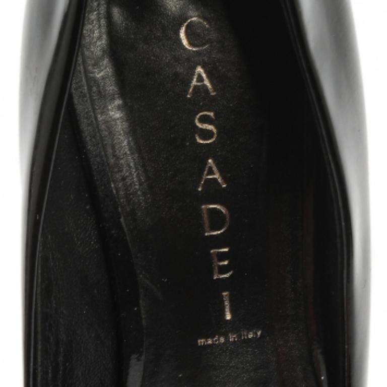 Casadei Black Patent Leather Chain Embellished Block Heel Pumps Size 37 In Good Condition For Sale In Dubai, Al Qouz 2