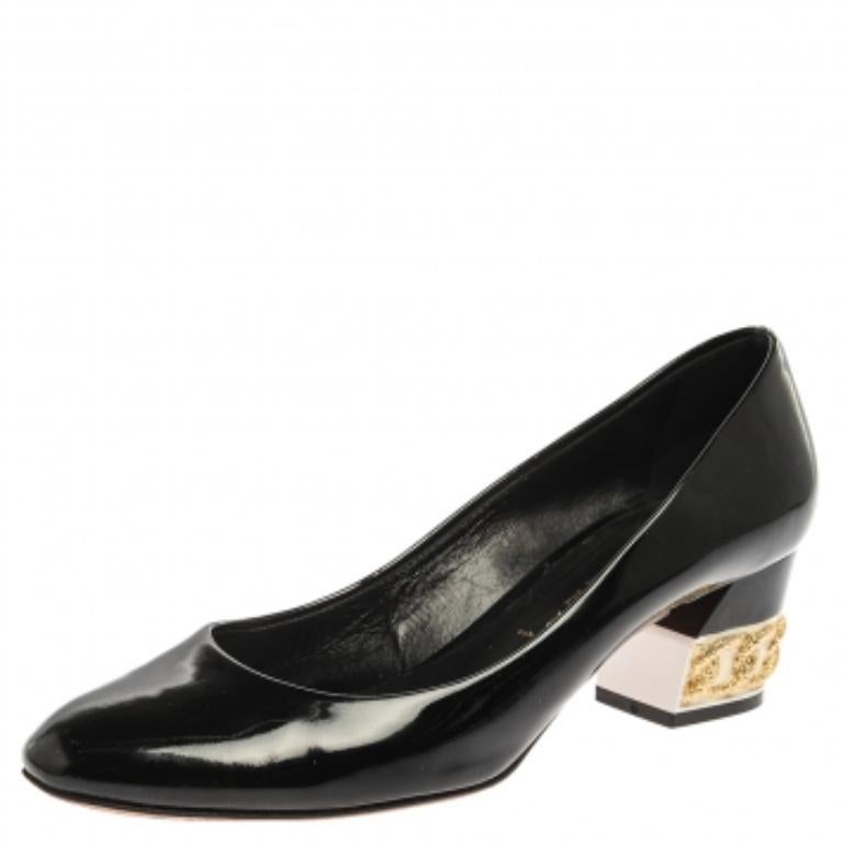 Women's Casadei Black Patent Leather Chain Embellished Block Heel Pumps Size 37 For Sale