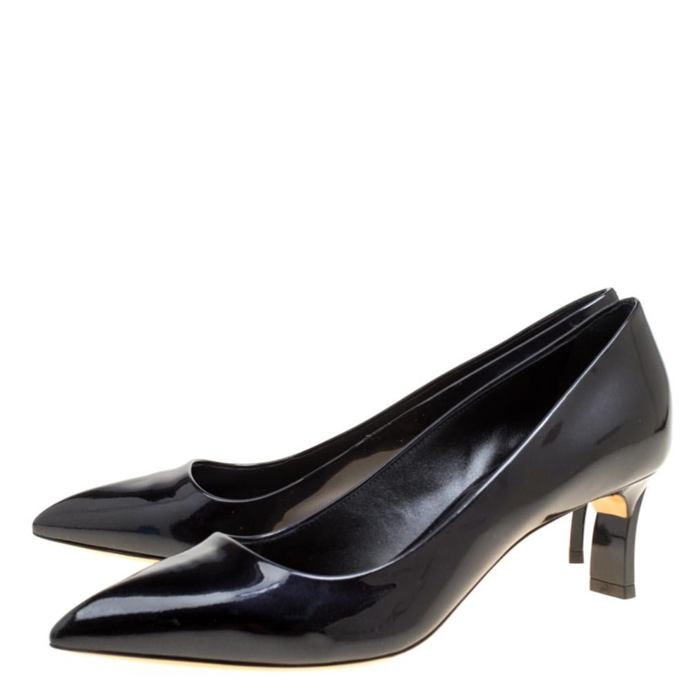 Women's Casadei Black Patent Leather Pointed Toe Pumps Size 39