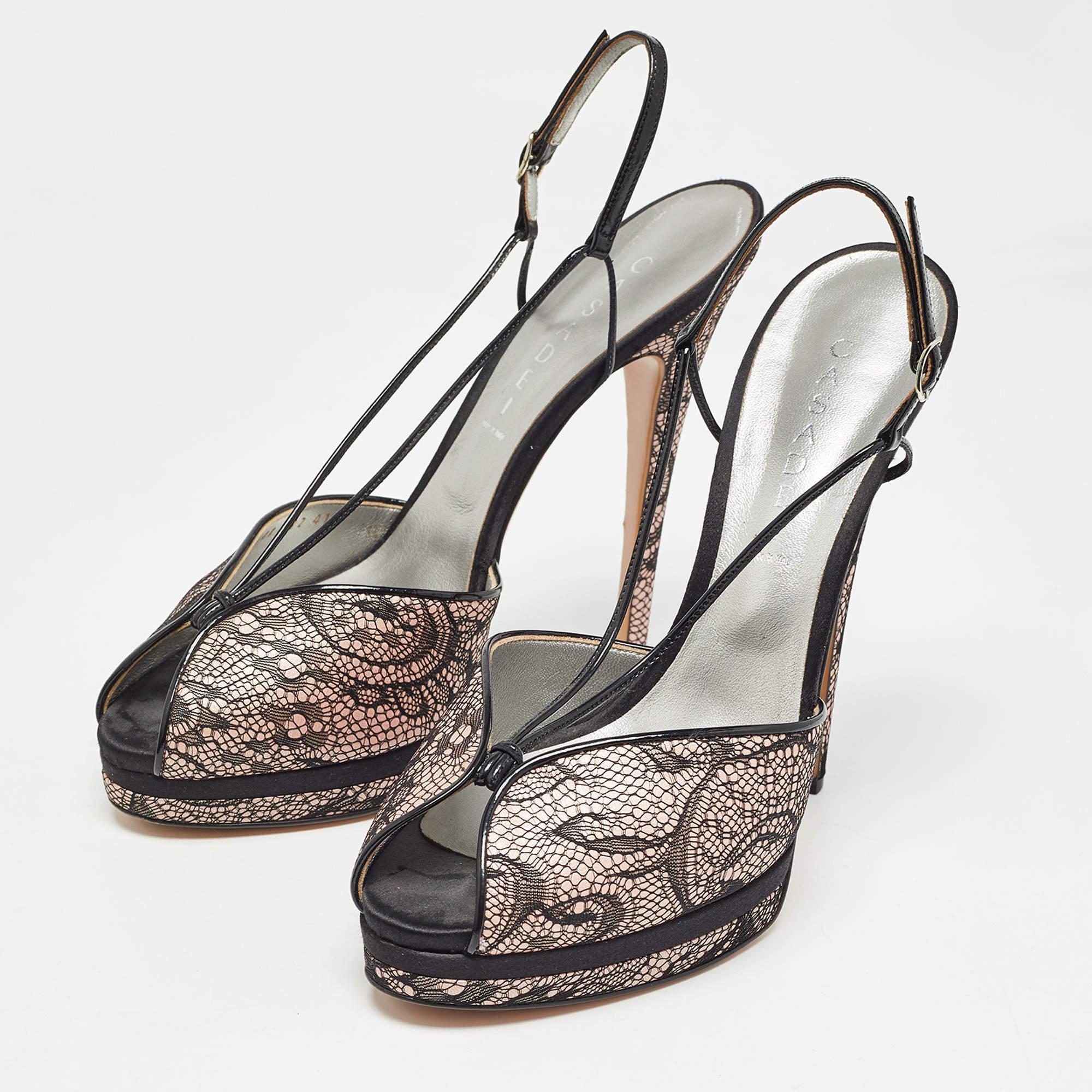 These sandals will frame your feet in an elegant manner. Crafted from quality materials they display a classy design and comfortable insoles.
