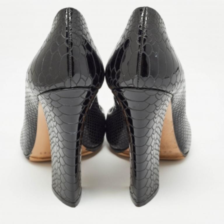 Casadei Black Python Embossed Leather Round Toe Pumps Talla 37.5 en Bueno estado para la venta en Dubai, Al Qouz 2