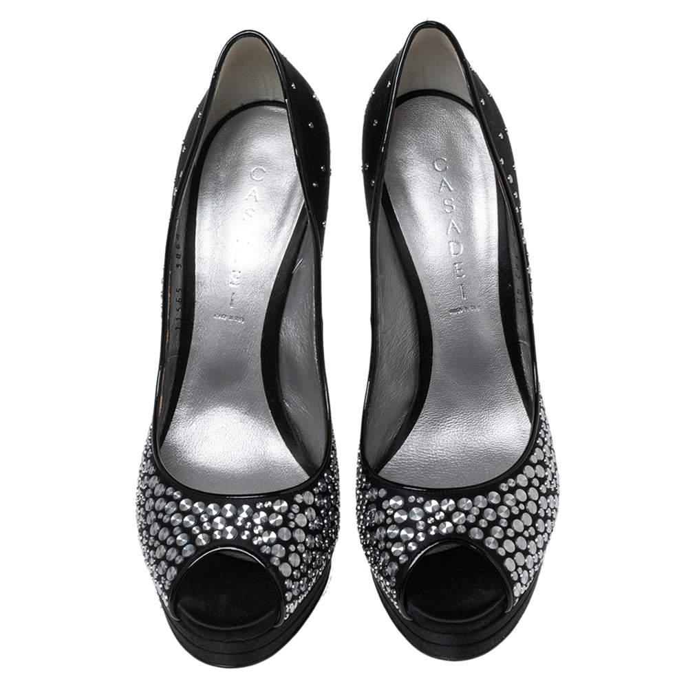 Nero Casadei - Décolleté con zeppa in raso nero con borchie - misura 40,5