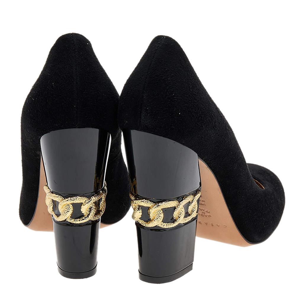 Casadei Black Suede Chain Block Heel Round Toe Pumps Size 38.5 In Good Condition For Sale In Dubai, Al Qouz 2