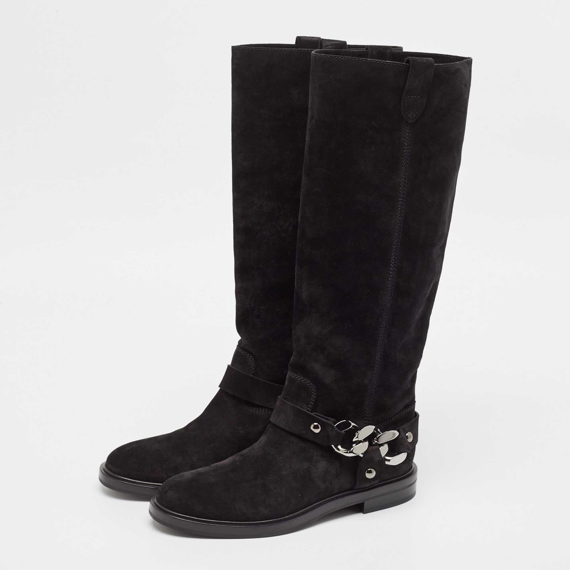 Sorgfältig entworfene, elegante Silhouette  Diese Stiefel sind ein echter Hingucker mit Stil. Sie verfügen über bequeme Einlegesohlen und strapazierfähige Laufsohlen für eine lange Lebensdauer. Diese Stiefel sind einfach unglaublich  und Sie müssen