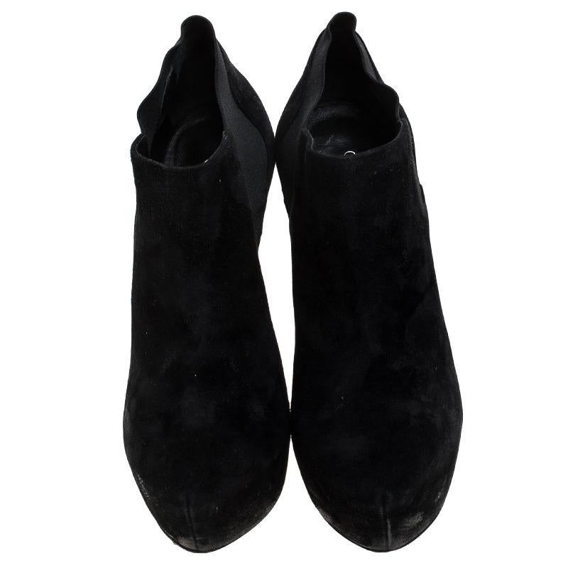 Casadei Black Suede Platform Ankle Boots Size 36.5 In Good Condition In Dubai, Al Qouz 2