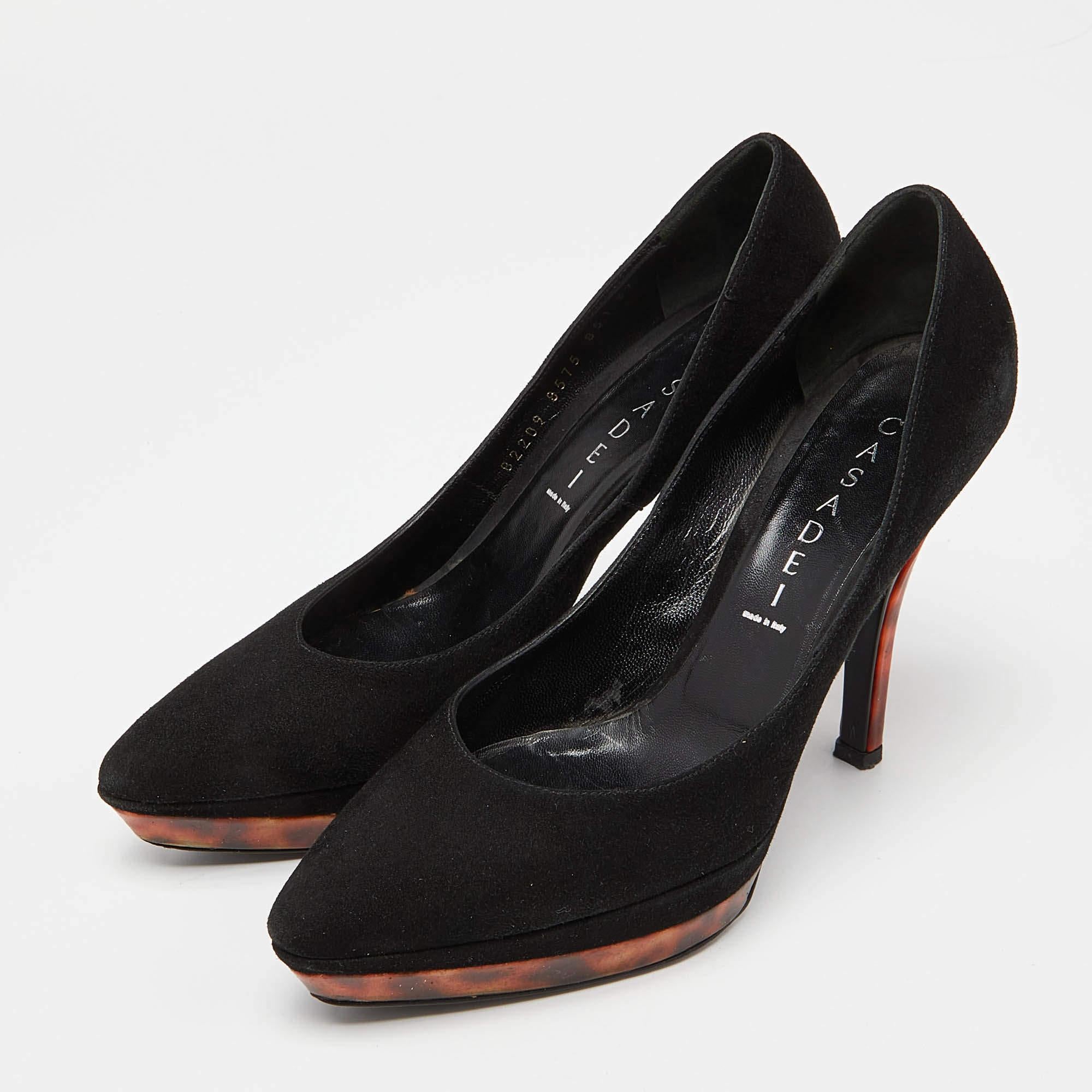 Make a chic style statement with these designer pumps. They showcase sturdy heels and durable soles  perfect for your fashionable outings
