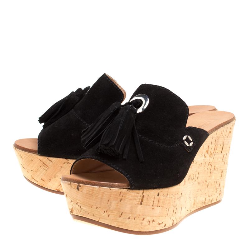 Casadei Black Suede Tassel Peep Toe Cork Platform Wedge Slides Size 40 im Zustand „Neu“ in Dubai, Al Qouz 2