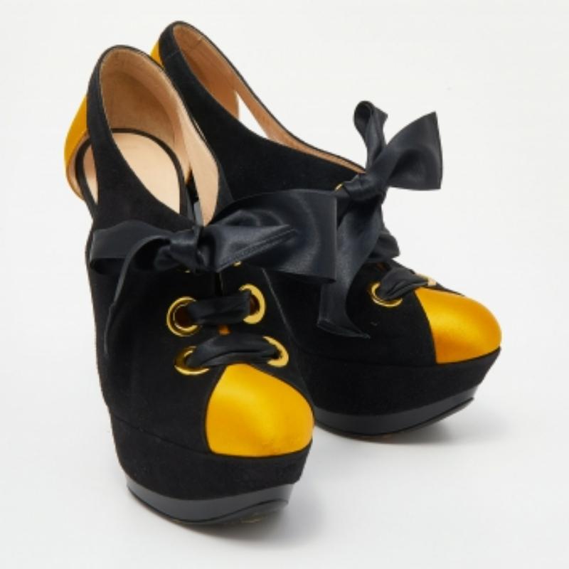 Casadei Botines de plataforma con cordones de ante y satén negro/amarillo Talla 37.5 en Bueno estado para la venta en Dubai, Al Qouz 2