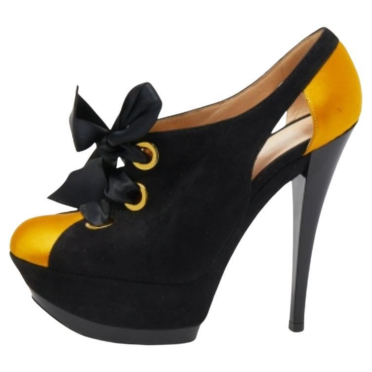 Casadei Botines de plataforma con cordones de ante y satén negro/amarillo Talla 37.5 en venta