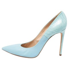 Casadei Bombas de punta de charol y piel con relieve de cocodrilo azul talla 39