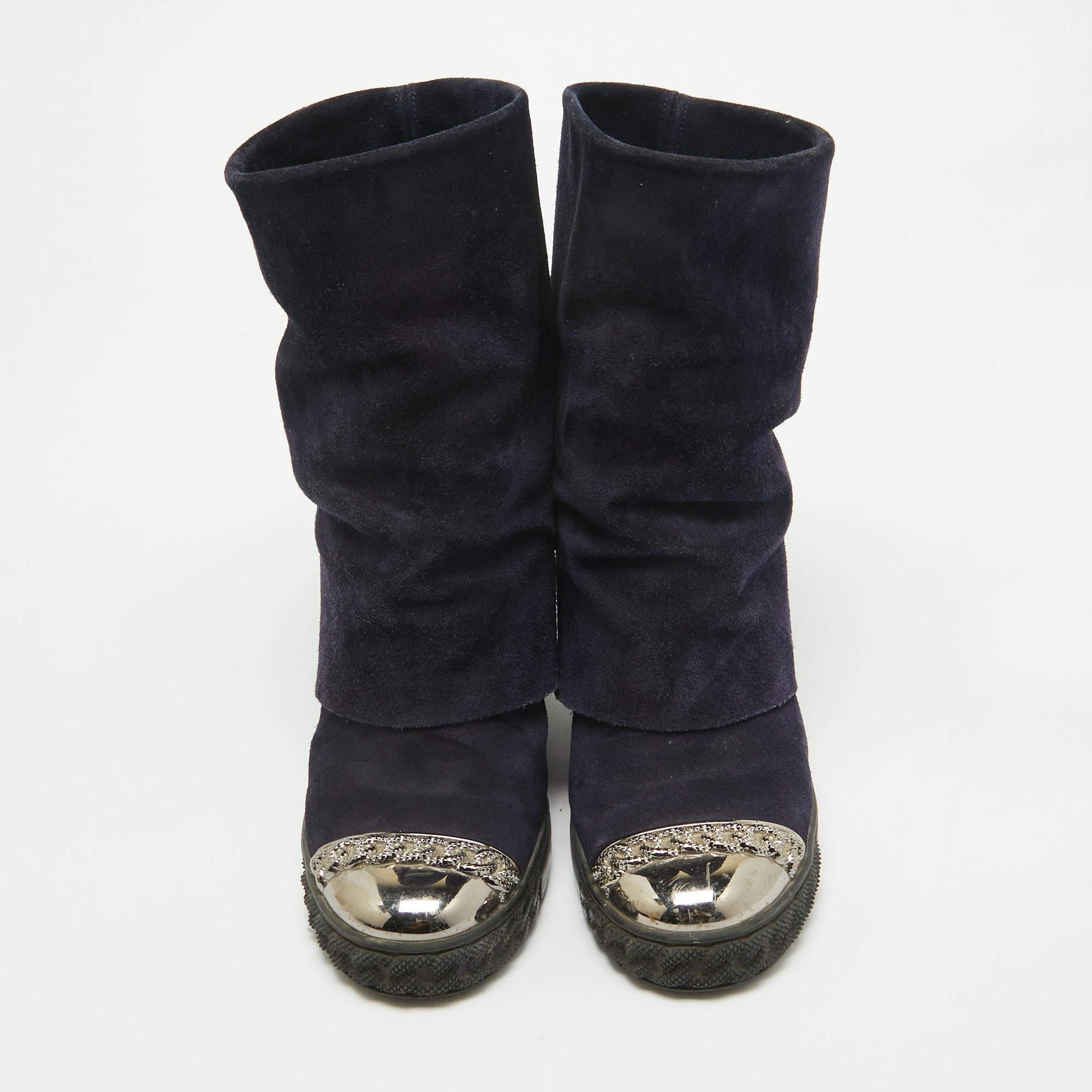 Casadei Blue Suede Embellished Metal Cap Toe Fold-Over Wedge Sneakers Size 38 In Good Condition In Dubai, Al Qouz 2