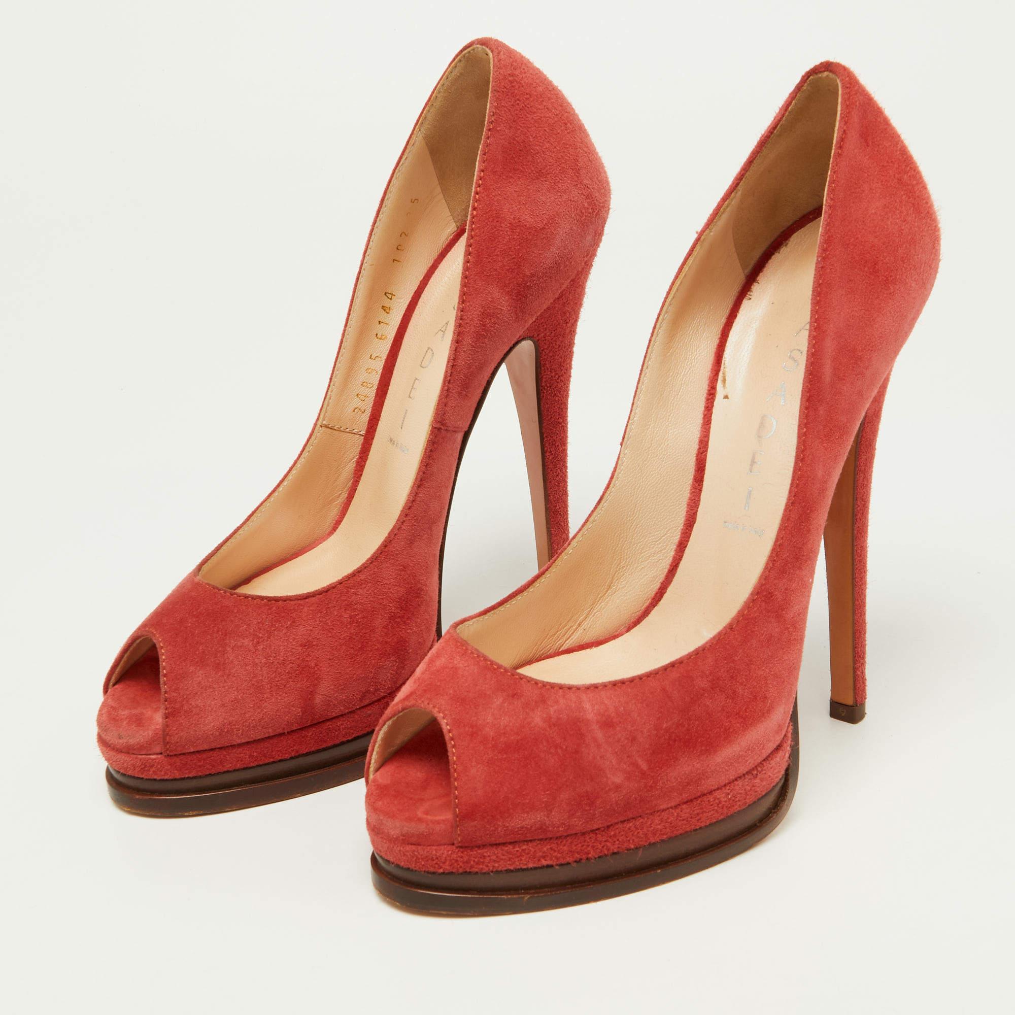 Get an elegant look with these pumps by Casadei. Beautifully designed they flaunt peep toes and 14.5 cm heels. Strike the right pose by assembling the pair with a dress or jumpsuit.
