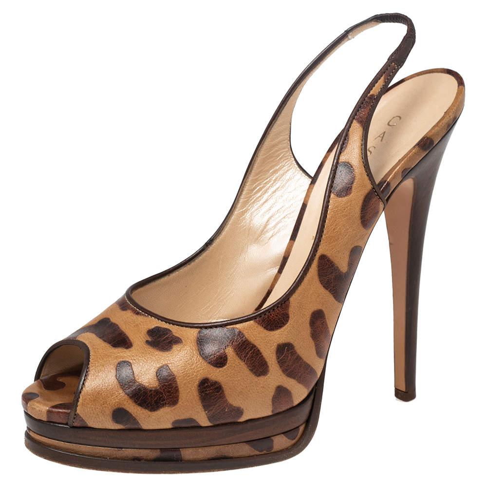 Show off your exquisite taste in footwear with these stunning sandals from Casadei. They are creatively made using brown-beige leopard print leather on the exterior and showcase peep-toes, platforms, and a slingback. These sandals are elevated on