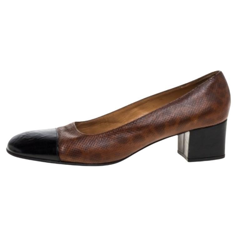 These stylish pumps come from the house of Casadei. Crafted from embossed leather featuring a lovely design and a brown hue, they are absolute must-haves. They are styled with black cap-toes, low heels, and durable leather soles.