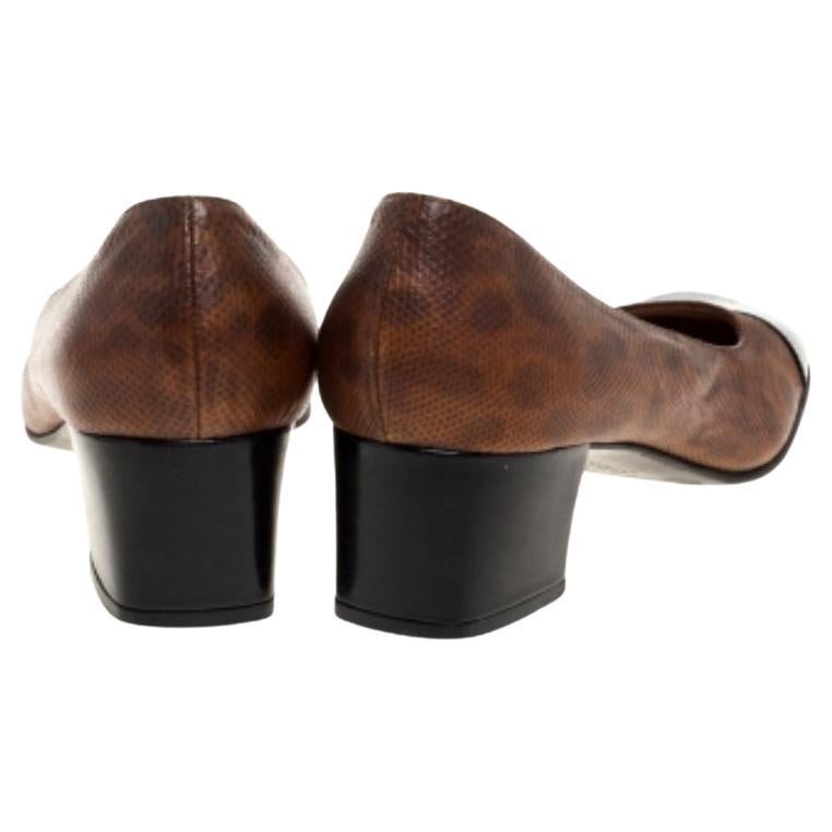Casadei Brown Embossed Leather And Black Patent Cap Toe Pumps Size 38 In Good Condition For Sale In Dubai, Al Qouz 2