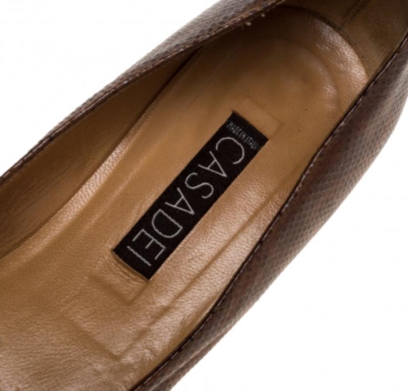 Women's Casadei Brown Embossed Leather And Black Patent Cap Toe Pumps Size 38 For Sale
