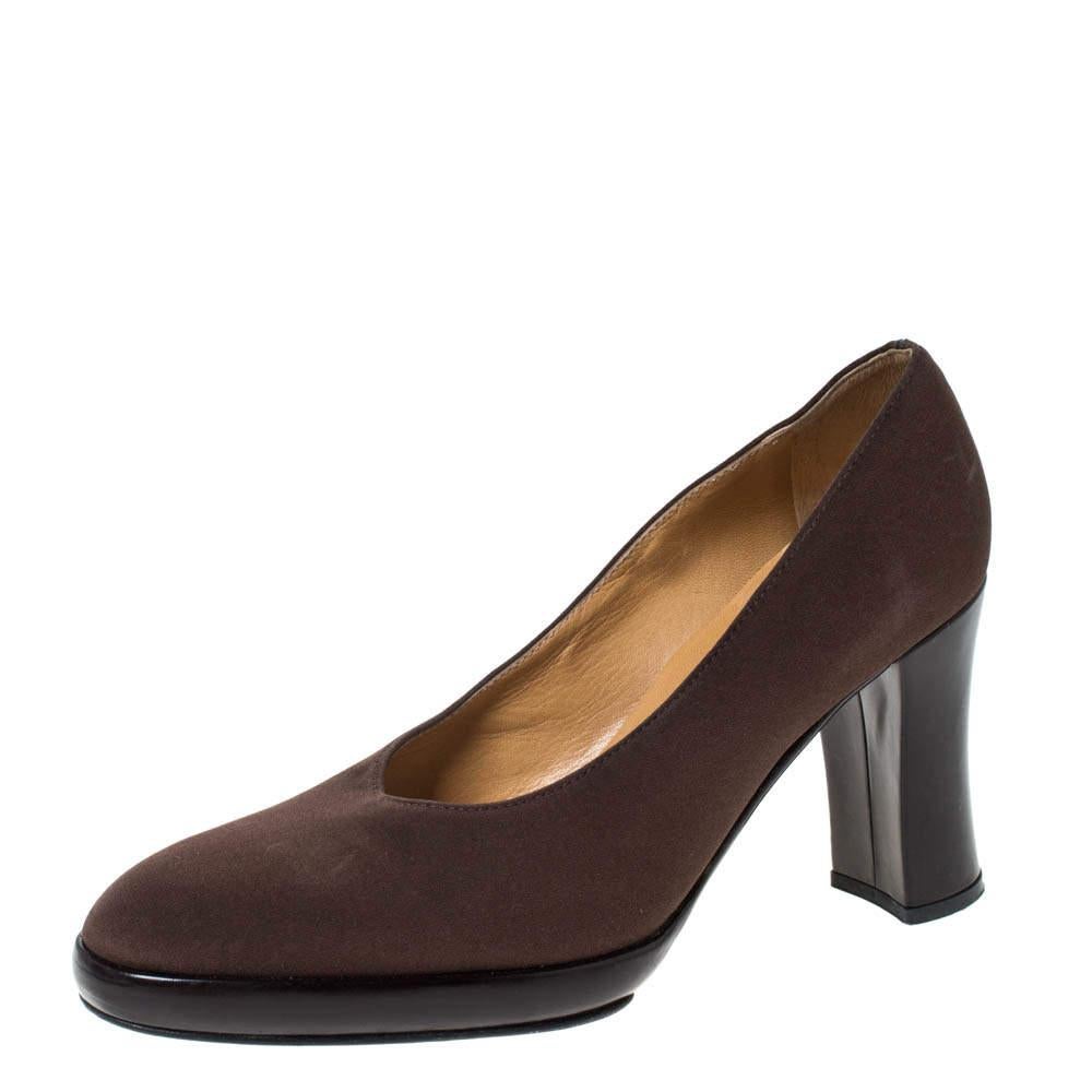 Made from brown fabric, these pumps add a subtle touch to your personality. Be a style icon when you add this pair of pumps from the house of Casadei to your wardrobe. This pair of platform pumps makes the best first impression.