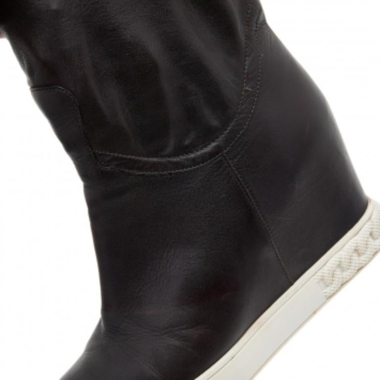 Casadei Brown Leather Wedge Mid Calf Boots Size 38 (Bottes à talon compensé en cuir marron) en vente 2