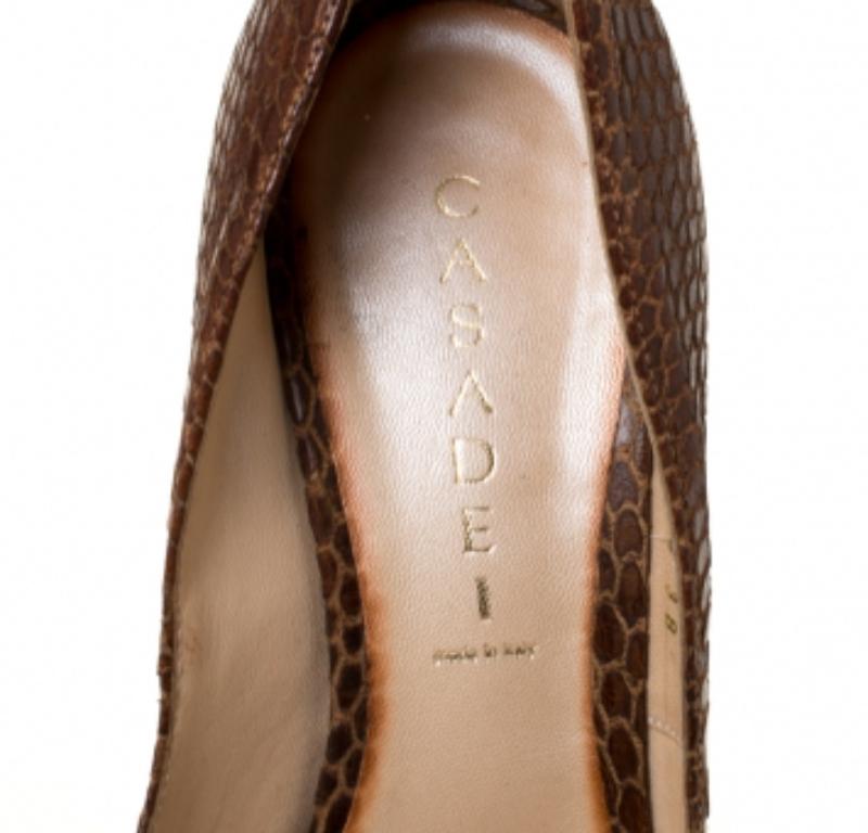 Casadei Escarpins à plateforme en cuir embossé python marron Taille 38 Pour femmes en vente