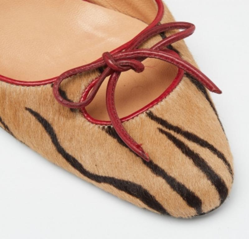 Casadei Braun/Rot Zebradruck Kalbshaar spitze Zehe Pumps Größe 34 Damen im Angebot