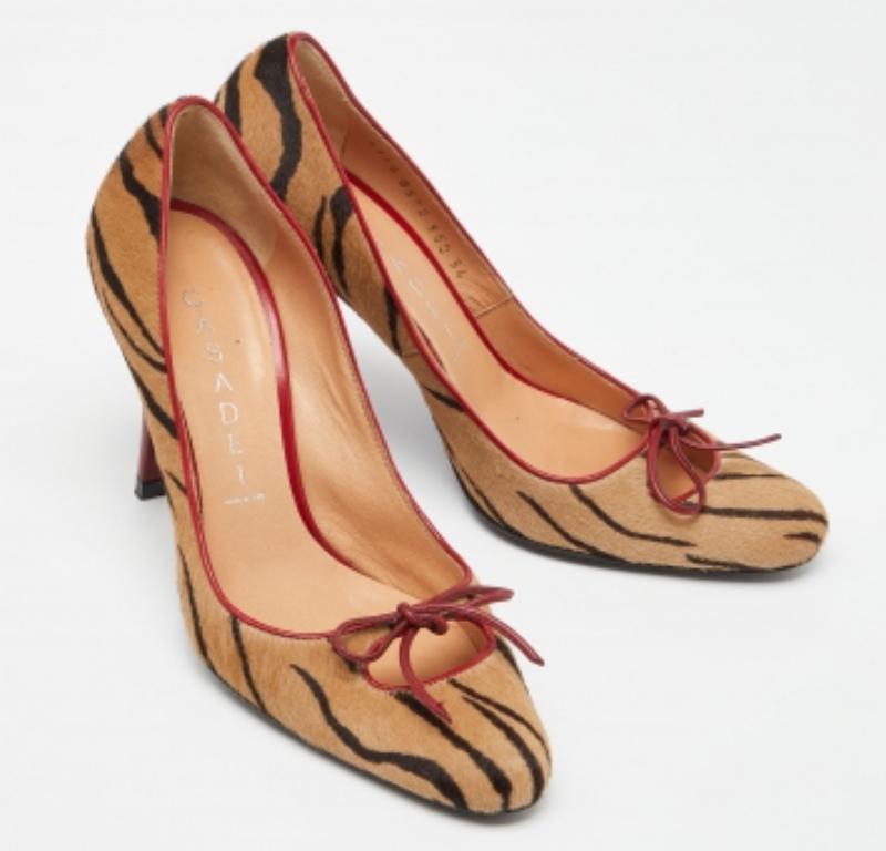 Casadei Braun/Rot Zebradruck Kalbshaar spitze Zehe Pumps Größe 34 im Angebot 1
