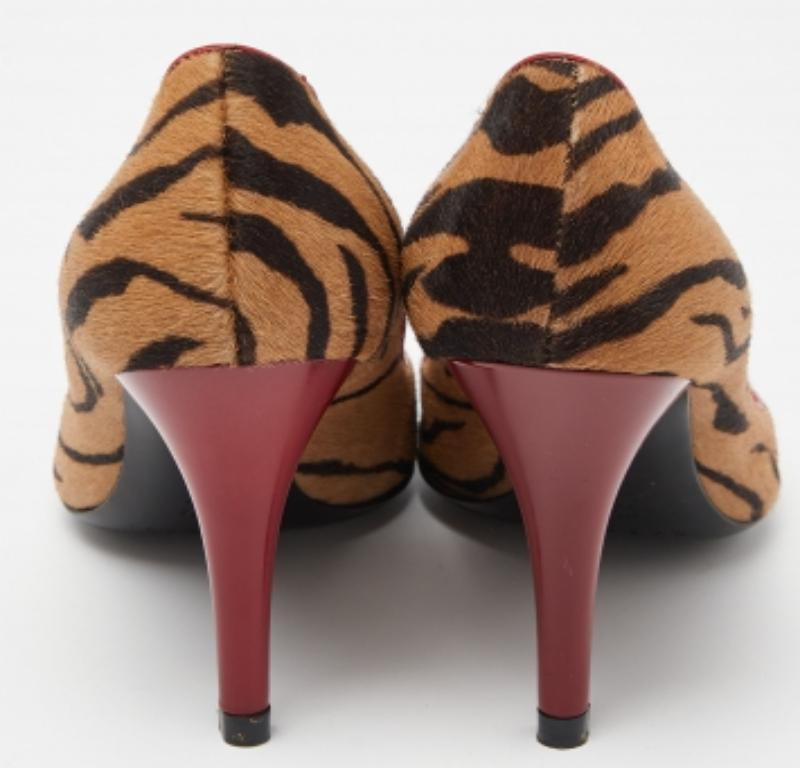Casadei Braun/Rot Zebradruck Kalbshaar spitze Zehe Pumps Größe 34 im Angebot 2