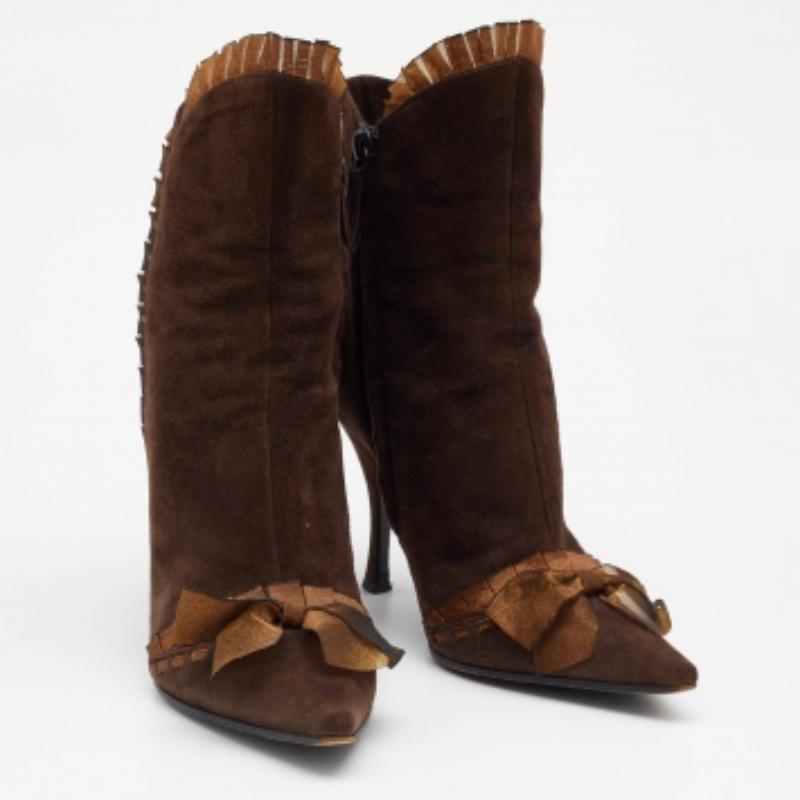 Casadei Brown Suede Bow Detail Ankle Length Boots Size 37 Bon état - En vente à Dubai, Al Qouz 2