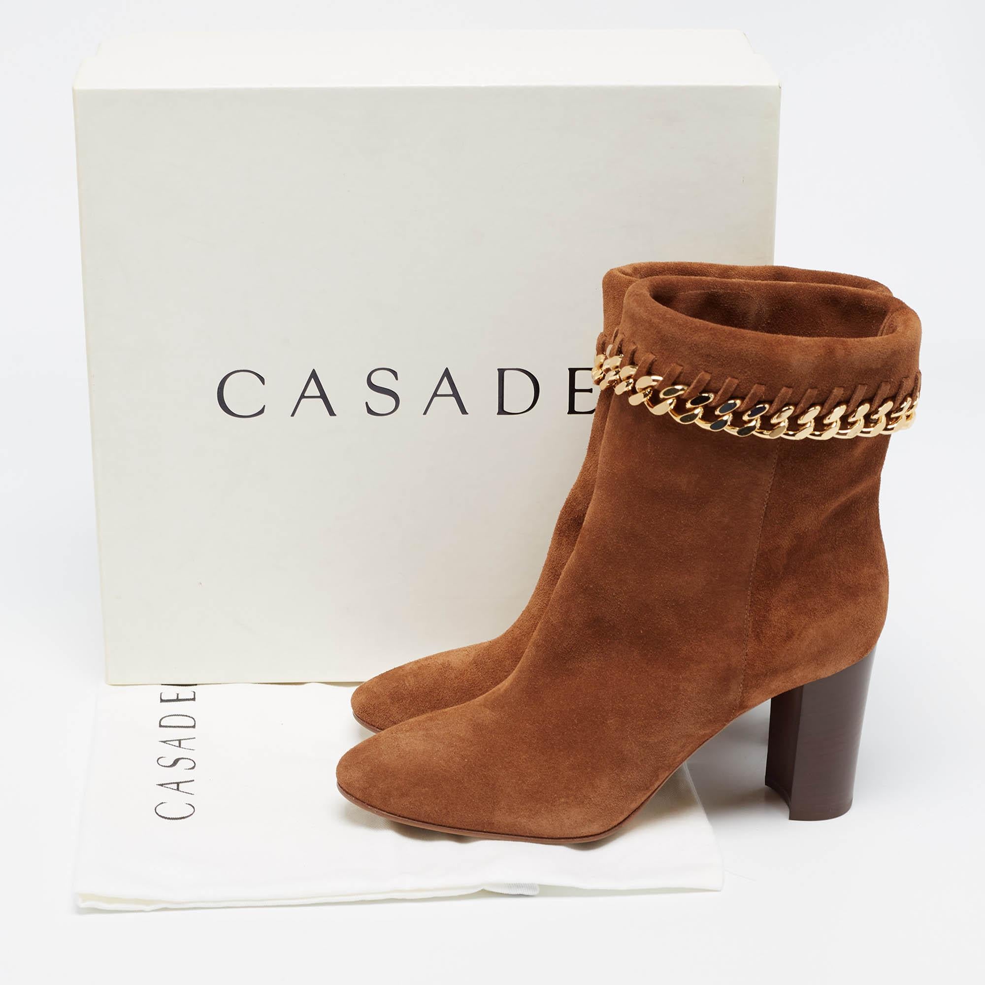 Casadei Brown Suede Chain Detail Ankle Boots Size 37 en vente 4