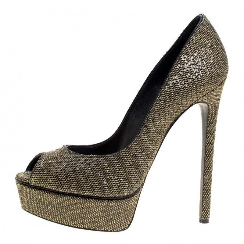 Get set to dazzle the crowds with these shimmering Daisy peep-toe pumps from Casadei. The shining pair is crafted from glitter lame fabric and looks ethereal with its fabulous craftsmanship. The pumps flaunt leather lined insoles, solid platforms