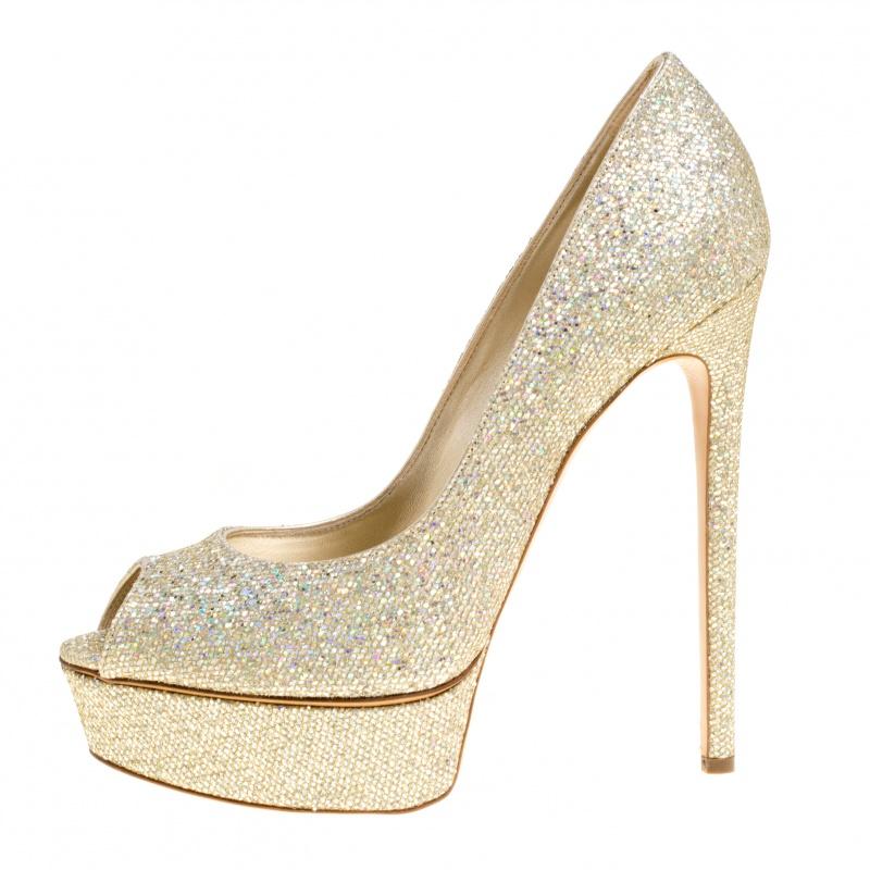 Get set to dazzle the crowds with these shimmering Daisy peep-toe pumps from Casadei. The shining pair is crafted from glitter lame fabric and looks ethereal with its fabulous craftsmanship. The pumps flaunt leather lined insoles, solid platforms