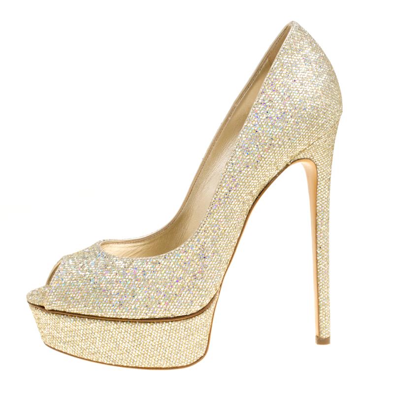 Get set to dazzle the crowds with these shimmering Daisy peep-toe pumps from Casadei. The shining pair is crafted from glitter lame fabric and looks ethereal with its fabulous craftsmanship. The gold pumps flaunt leather lined insoles, solid