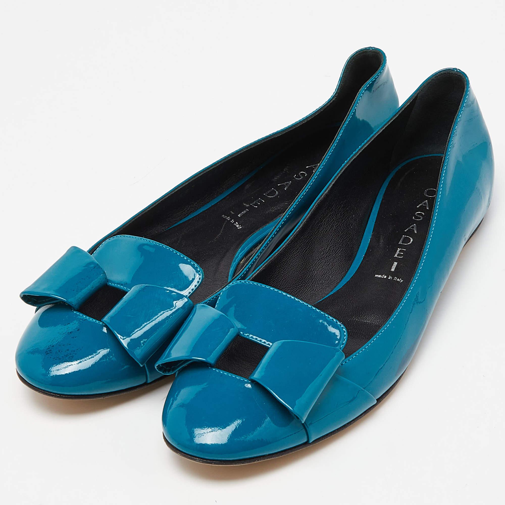 These green ballet flats from Casadei are gorgeous Theyve been crafted from patent leather and designed with round toes and bows.