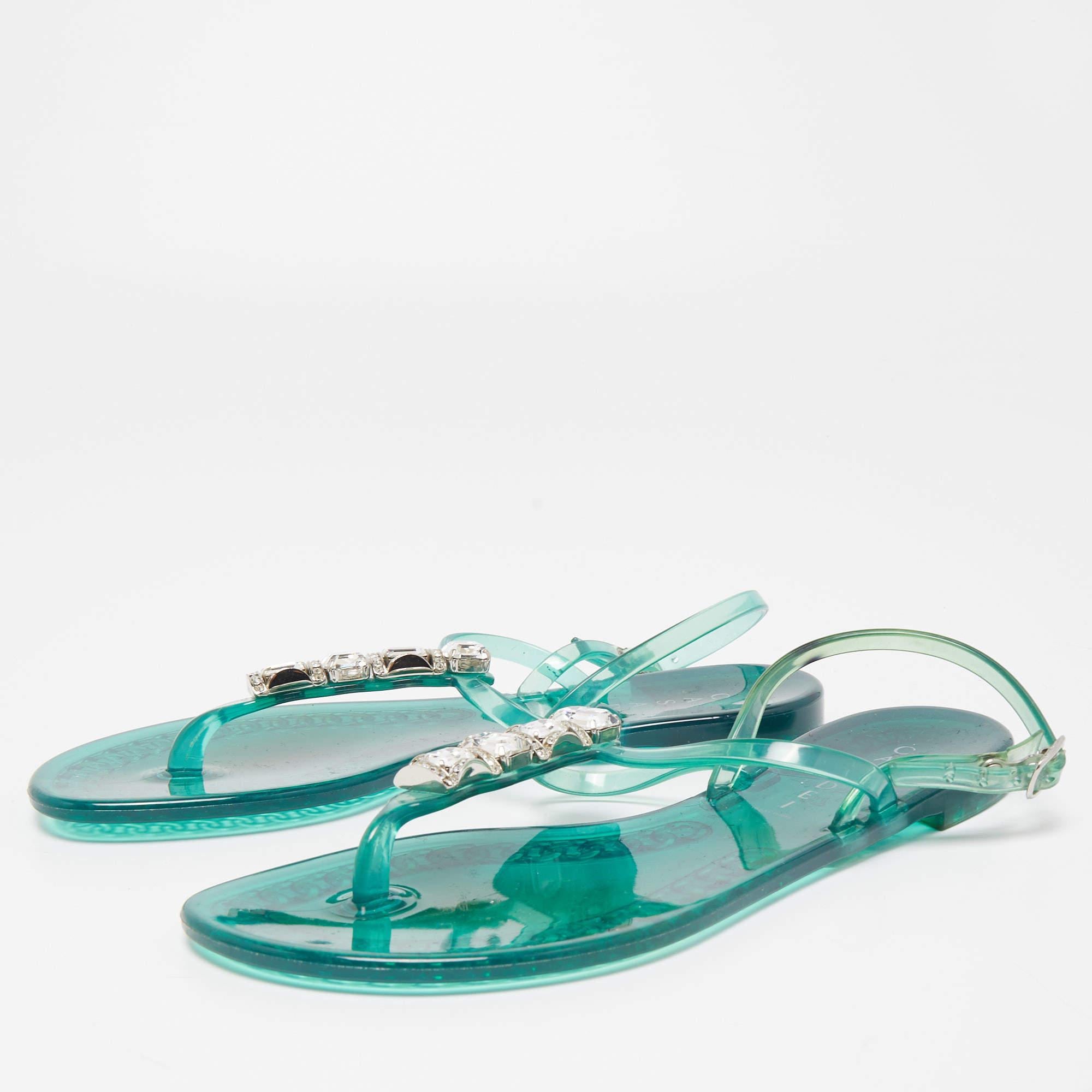 These sandals will frame your feet in an elegant manner. Crafted from quality materials  they display a classy design and comfortable insoles.