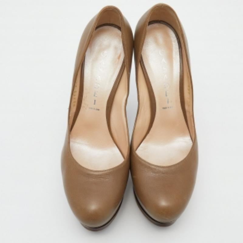 De las mujeres Bombas de plataforma de piel caqui Casadei Talla 37.5 en venta