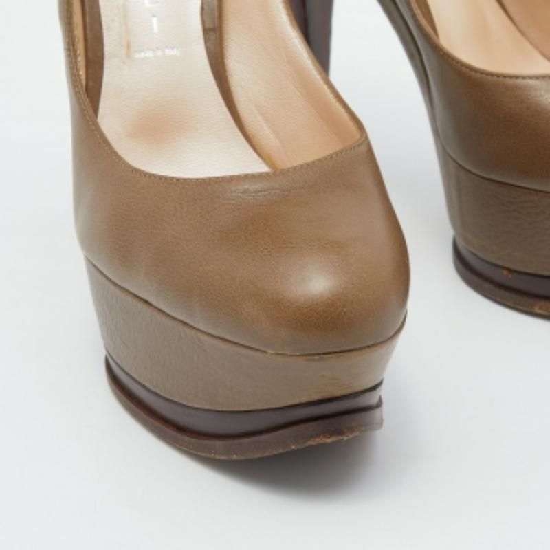 Bombas de plataforma de piel caqui Casadei Talla 37.5 en venta 2