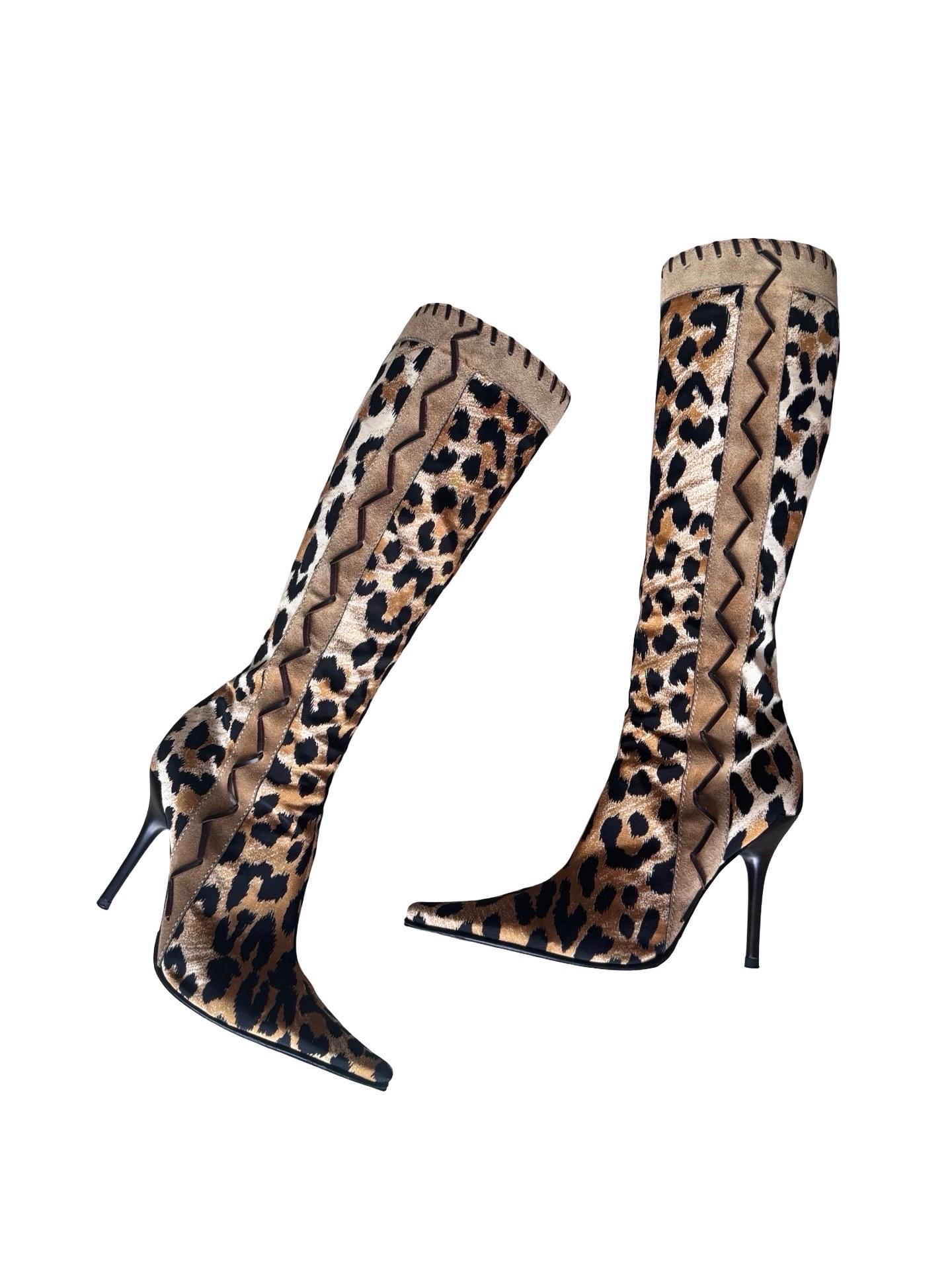 Casadei Stiefel aus Leopardenstoff und Leder im Zustand „Gut“ im Angebot in Miami, FL