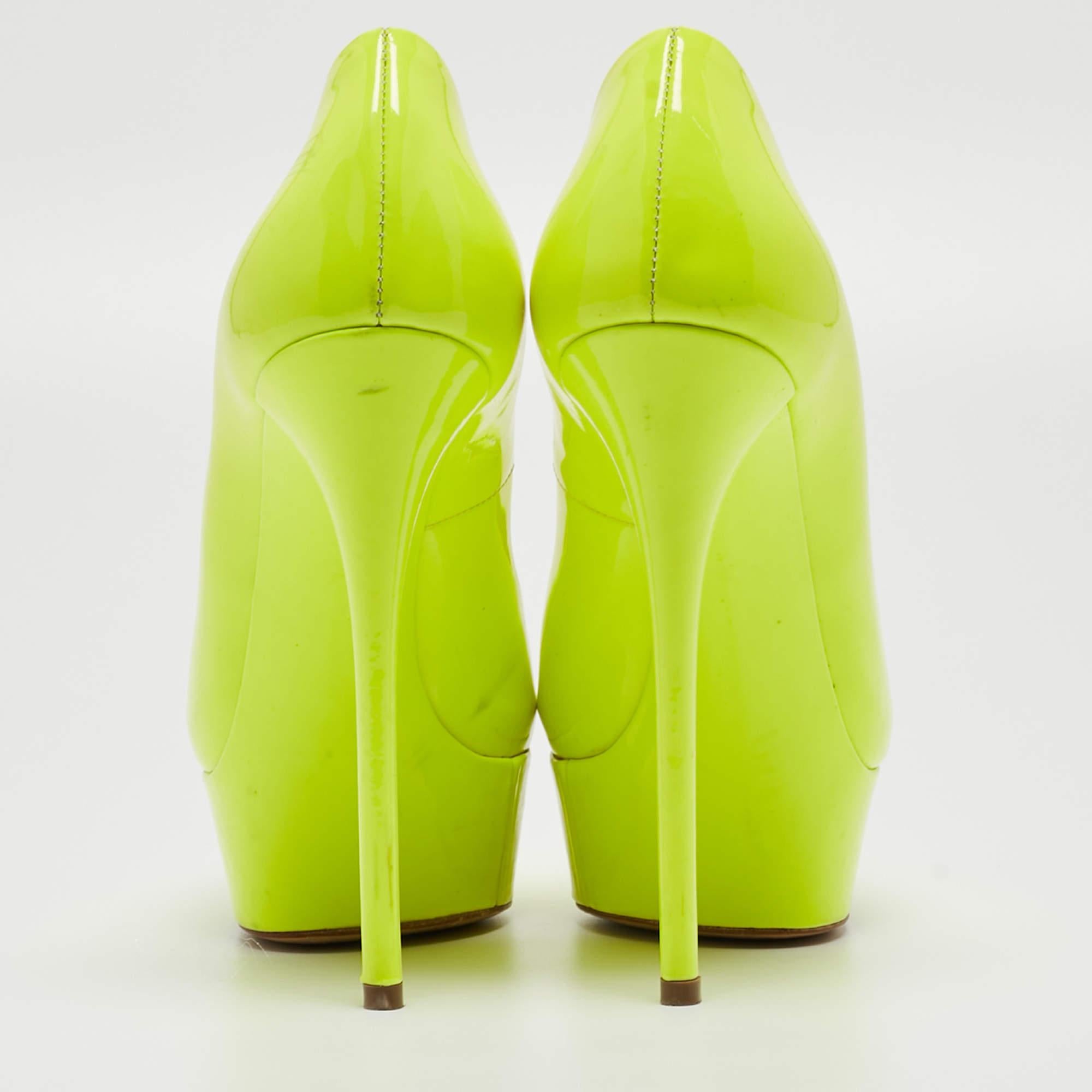 De las mujeres Casadei Bombas de plataforma con puntera abierta Daisy de charol verde lima Talla 37 en venta
