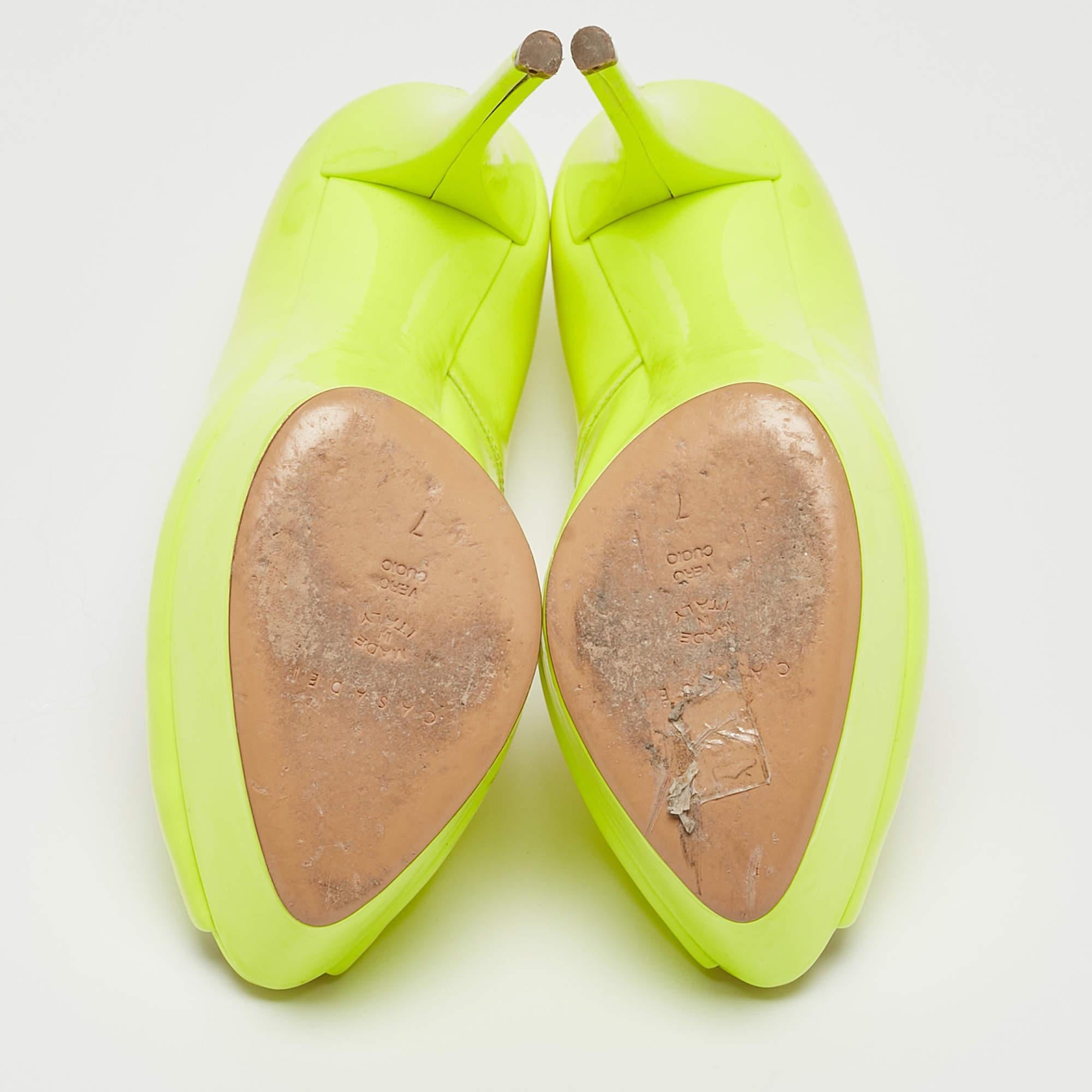 Casadei Bombas de plataforma con puntera abierta Daisy de charol verde lima Talla 37 en venta 1