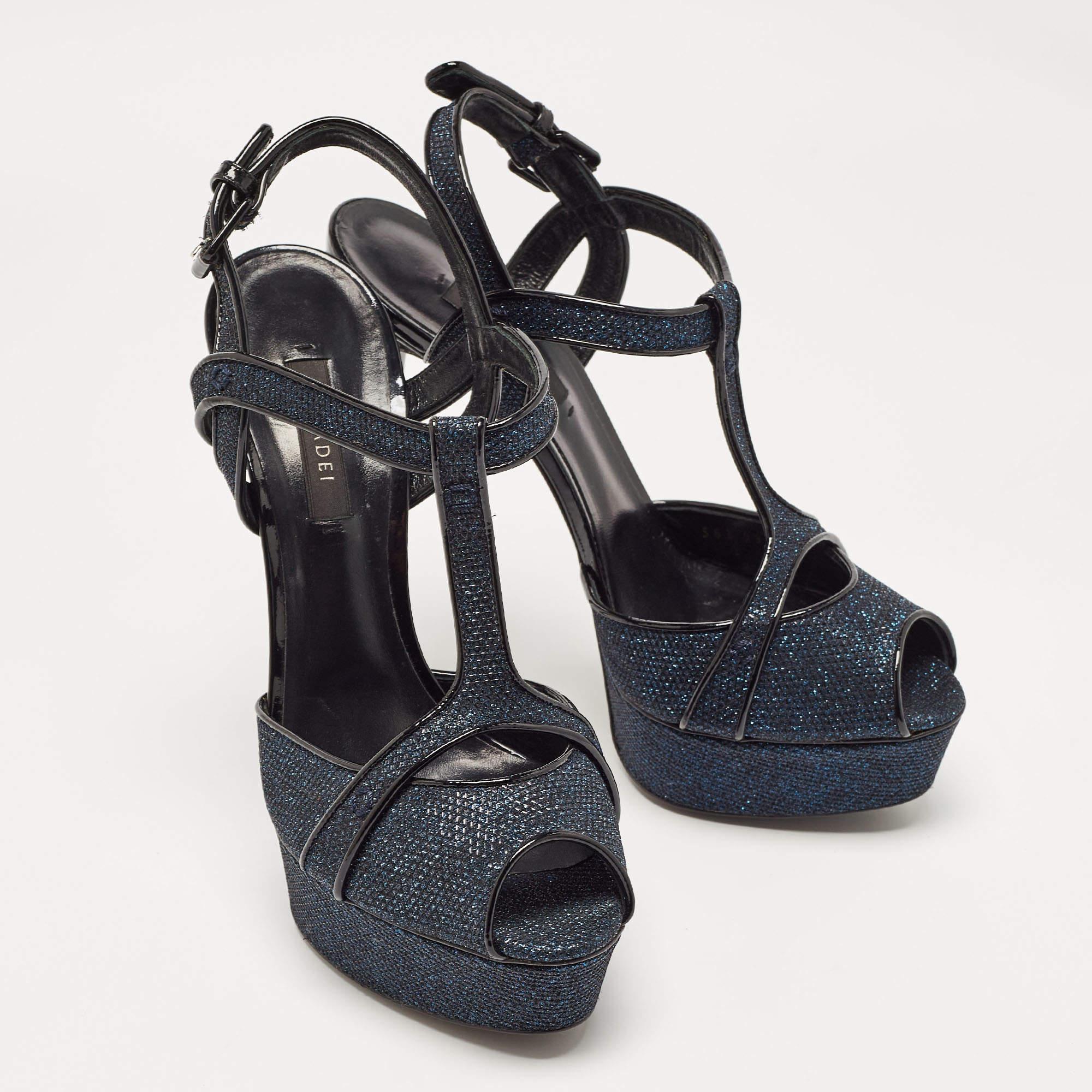 Casadei Navy Blue/Black Glitter and Patent Leather Platform Sandals Size 40 (Sandales à plateforme en cuir verni et paillettes) Excellent état - En vente à Dubai, Al Qouz 2