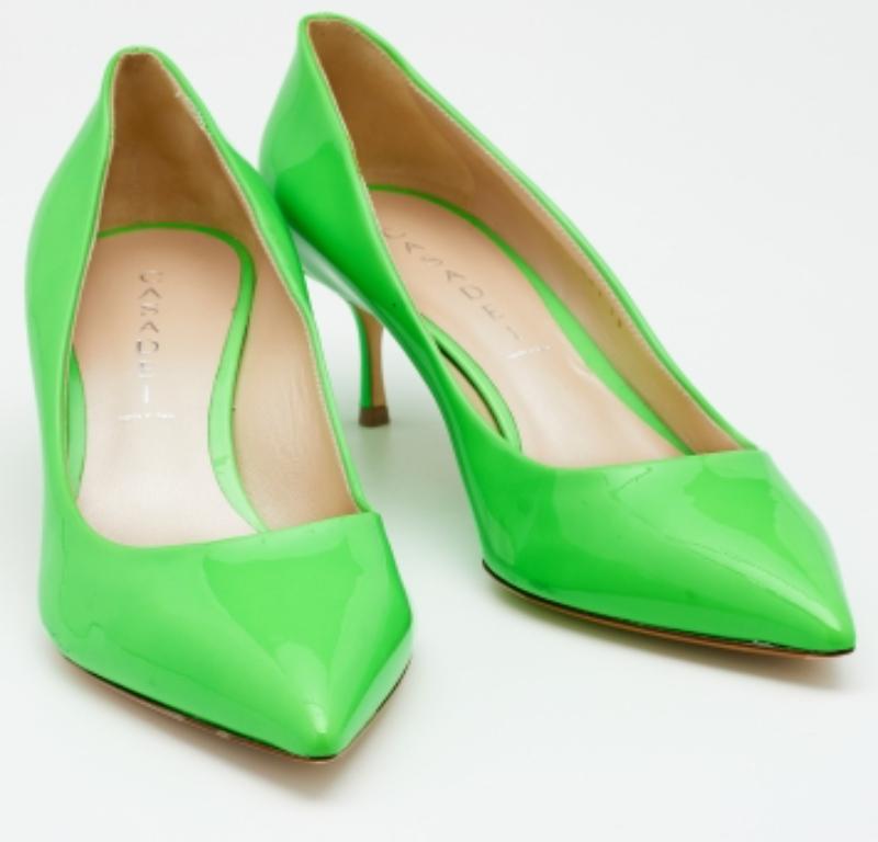Escarpins en cuir verni Greene & Greene Greene Taille 39 Bon état - En vente à Dubai, Al Qouz 2