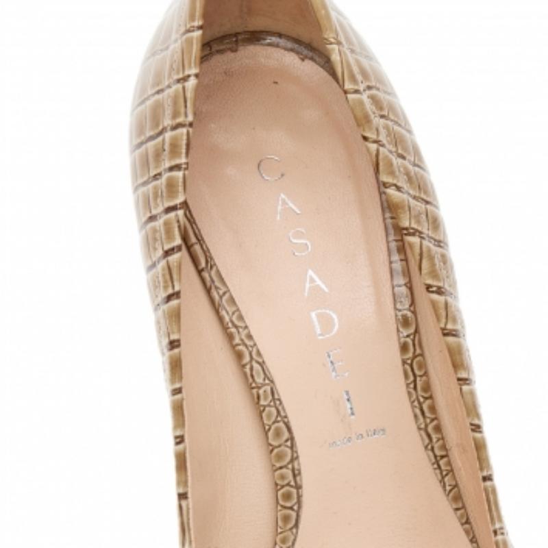 Casadei escarpins en cuir embossé croco olive taille 36,5 en vente 2