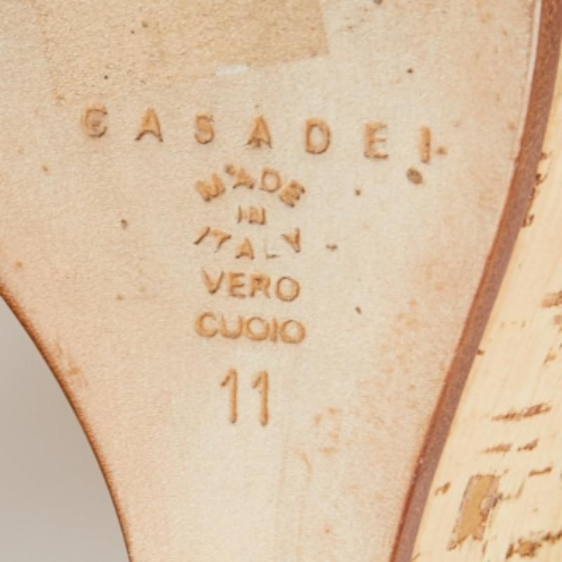 Casadei - Sandales compensées en cuir verni rose pâle avec bride en T - Taille 41 Pour femmes en vente