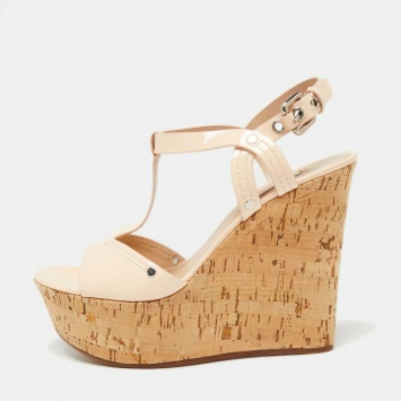 Casadei - Sandales compensées en cuir verni rose pâle avec bride en T - Taille 41