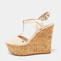 Casadei - Sandales compensées en cuir verni rose pâle avec bride en T - Taille 41