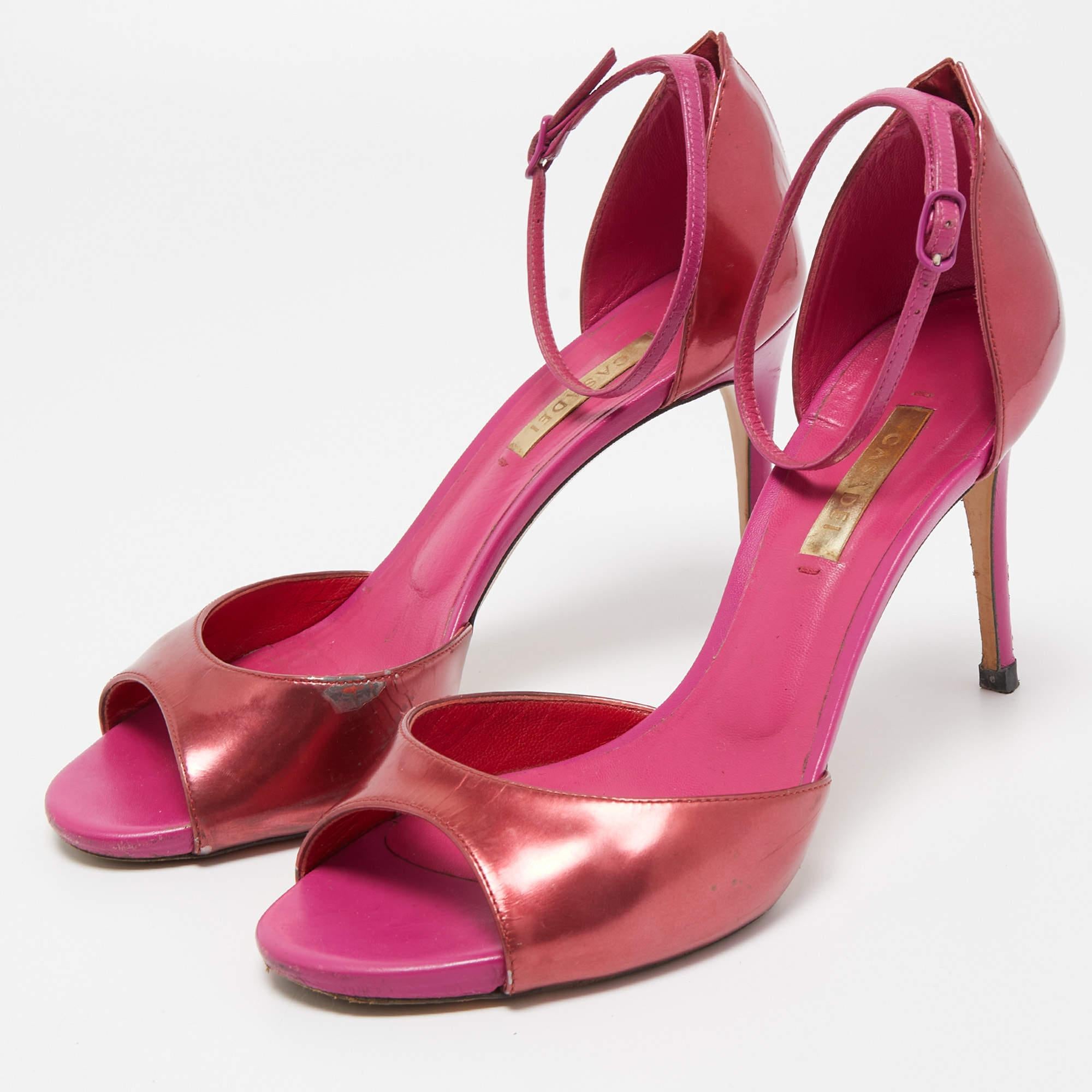 These sandals will frame your feet in an elegant manner. Crafted from quality materials  they display a classy design and comfortable insoles.