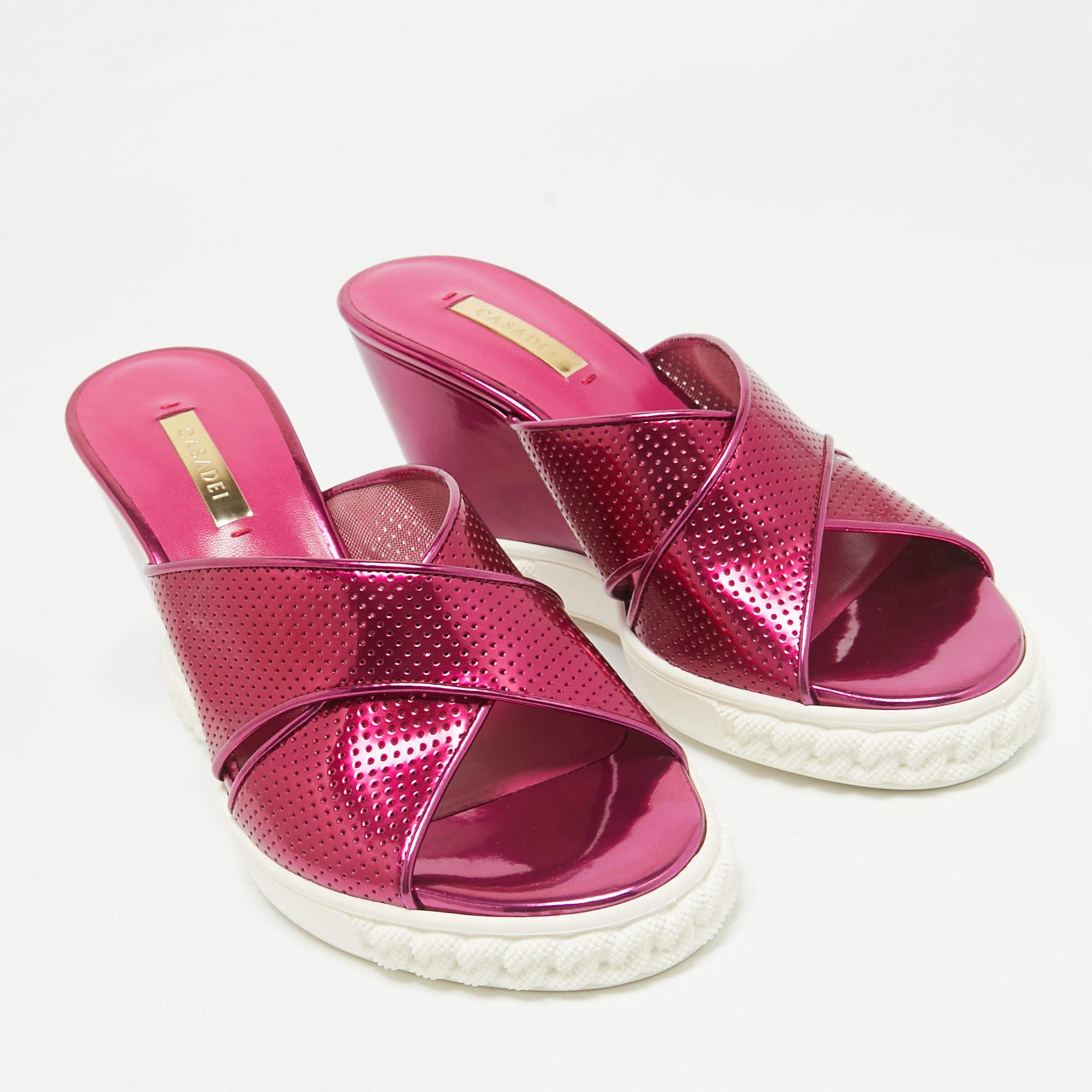 Women's Casadei Purple Patent Leather Wedge Sandals Size 39 For Sale