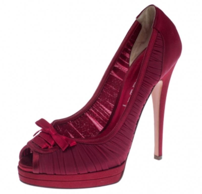 Rosso Casadei - Décolleté con fiocco in raso rosso - misura 38,5 in vendita
