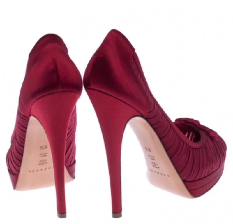 Donna Casadei - Décolleté con fiocco in raso rosso - misura 38,5 in vendita